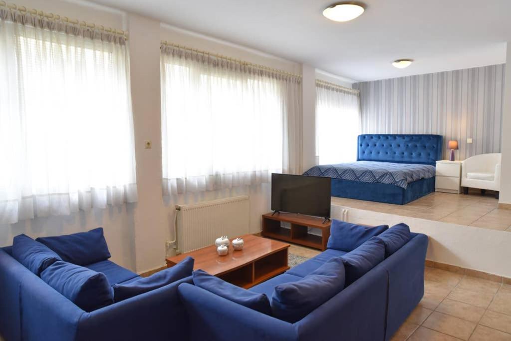 A Modern Bright Studio In The Center Of Kastoria Exterior photo